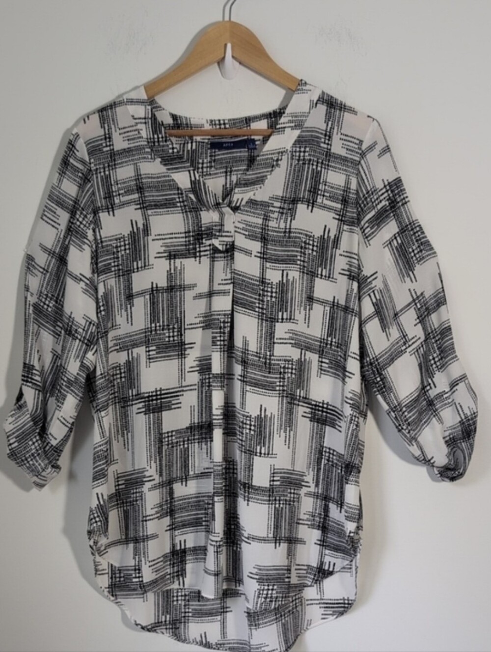 Apt. 9 Black & White Geometric Patterned  Oversized Blouse Roll Tab Sleeve Large